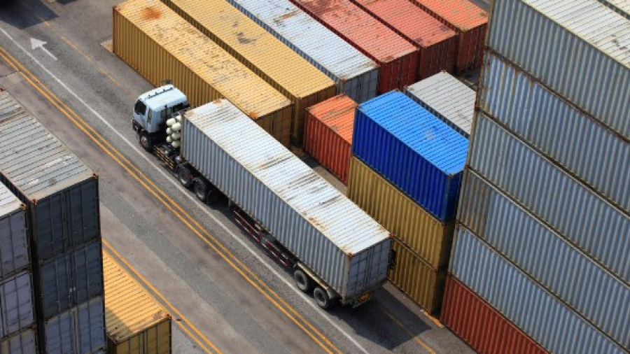 Meningkatkan Efisiensi Logistik dalam Pengangkutan Barang Ekspor